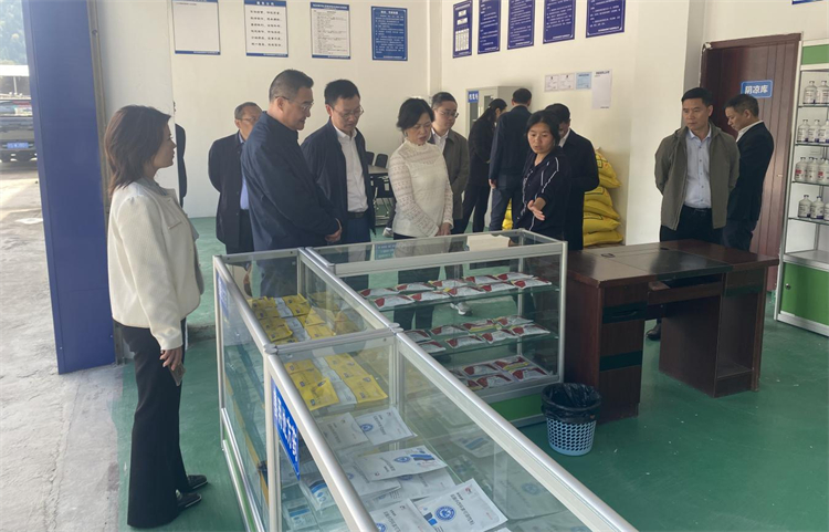 四川省供銷社黨組成員、理事會(huì)副主任、一級(jí)巡視員楊武秀帶隊(duì)到萬源調(diào)研集團(tuán)舊院黑雞產(chǎn)業(yè)發(fā)展工作